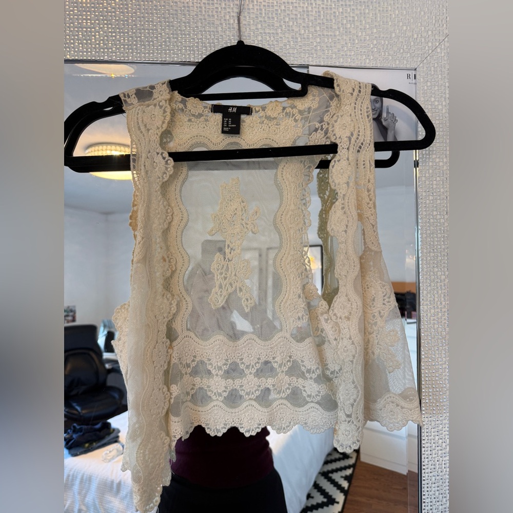 H&M Ivory Lace Sleeveless Camisole